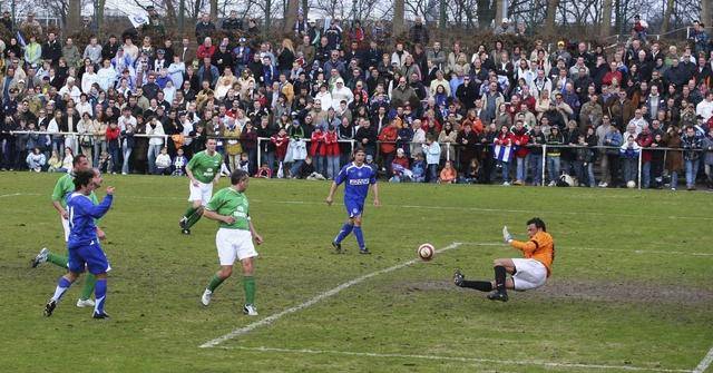  莱比锡红牛德比战落败，球迷冲突震惊联盟  