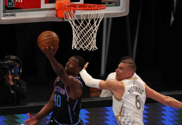  福克斯闪电突破撕裂防线，国王爆冷击败掘金终结其不败  